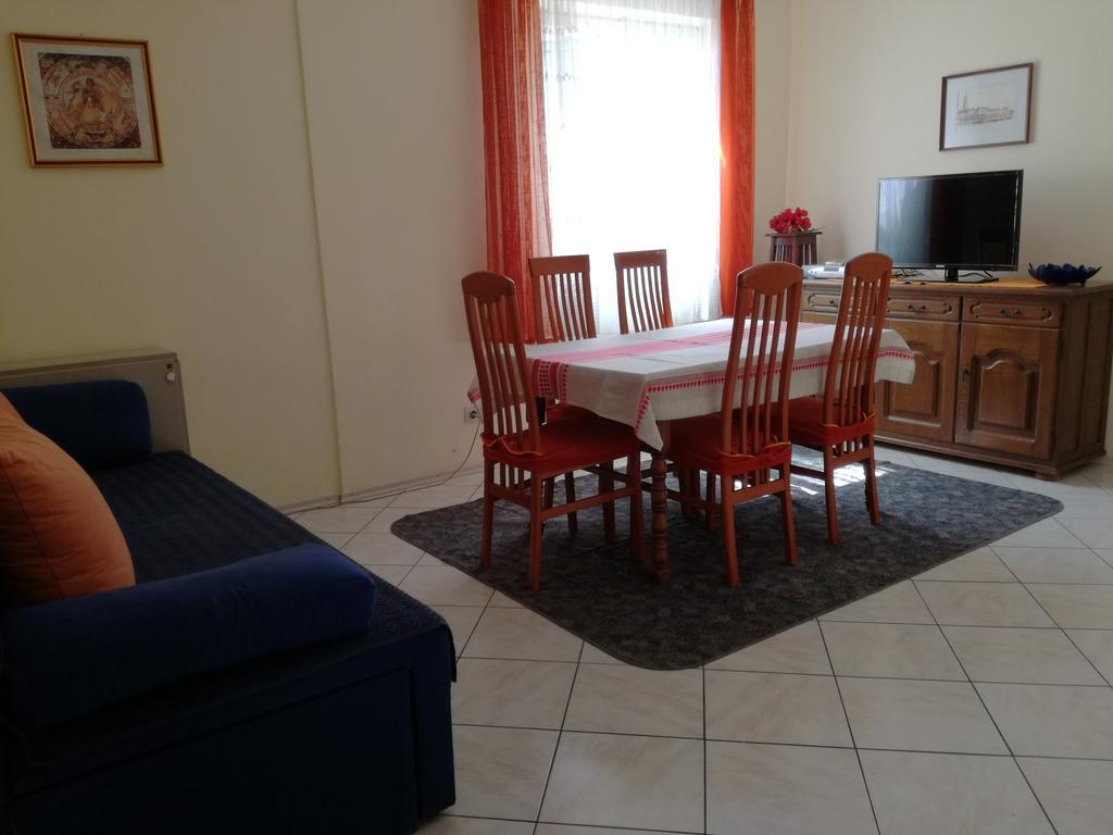 Apartments Dragan Трогір Екстер'єр фото